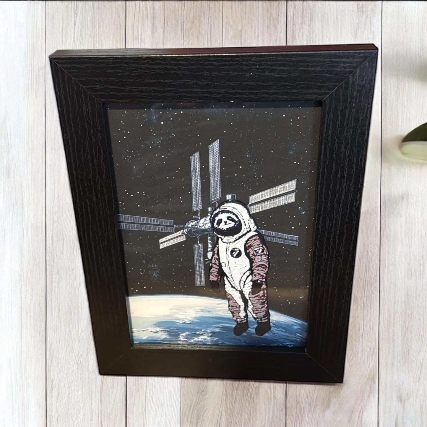Adorable Astronaut Sloth Wall Piece - Unique Space-themed Home Décor